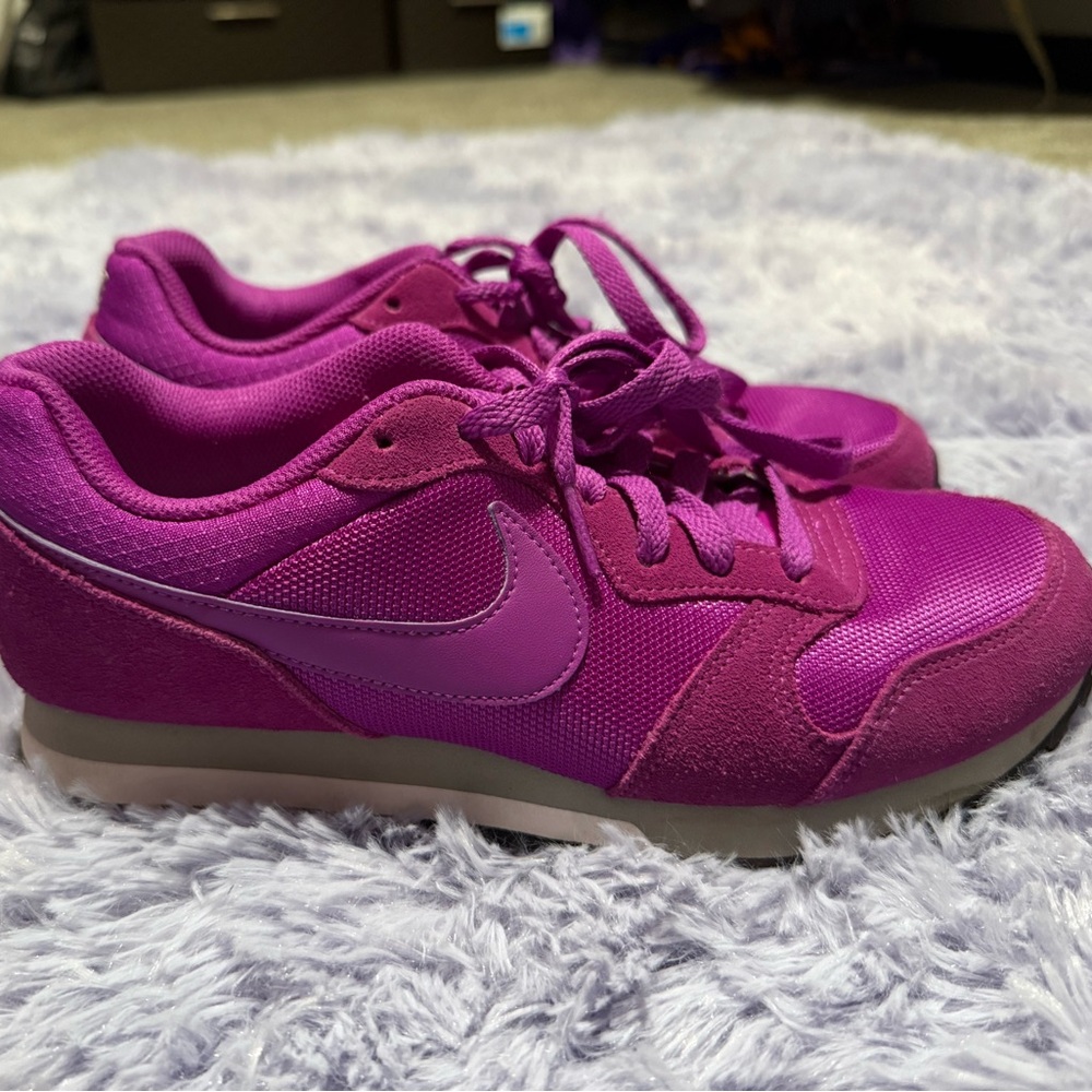 Nike Women's Fuchsia Sneakers